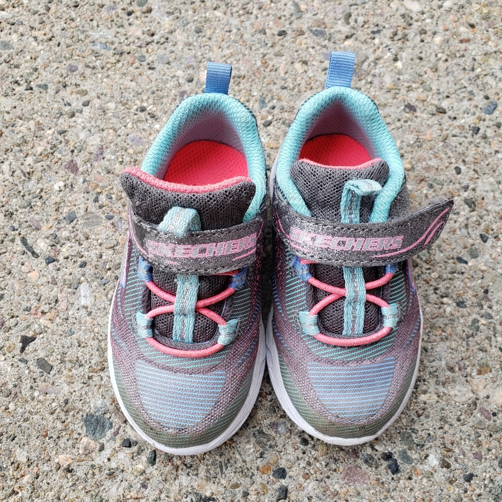 Toddler Girls' Skechers size 6